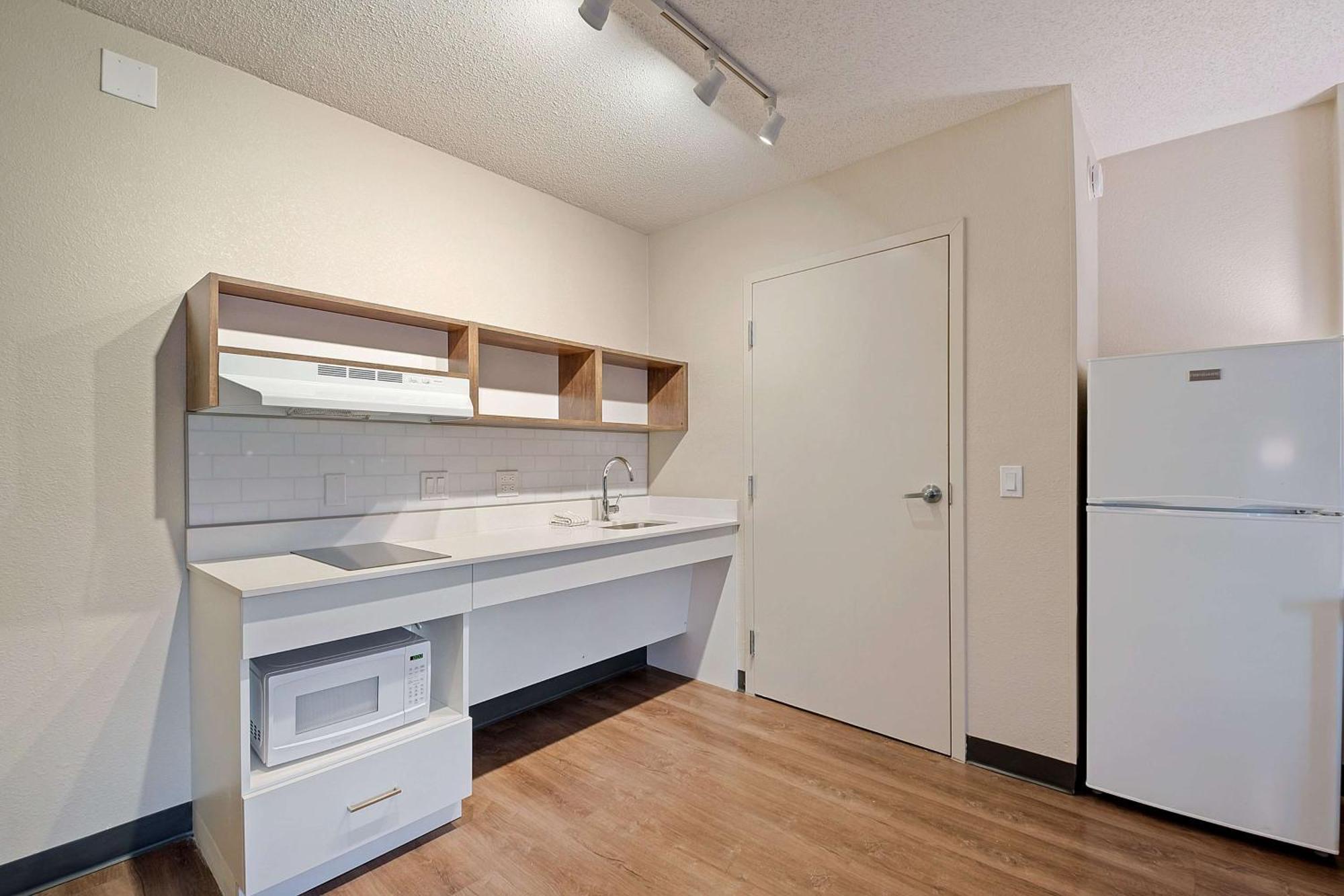 Extended Stay America Suites - Miami - Airport - Blue Lagoon Майами-Спрингс Экстерьер фото
