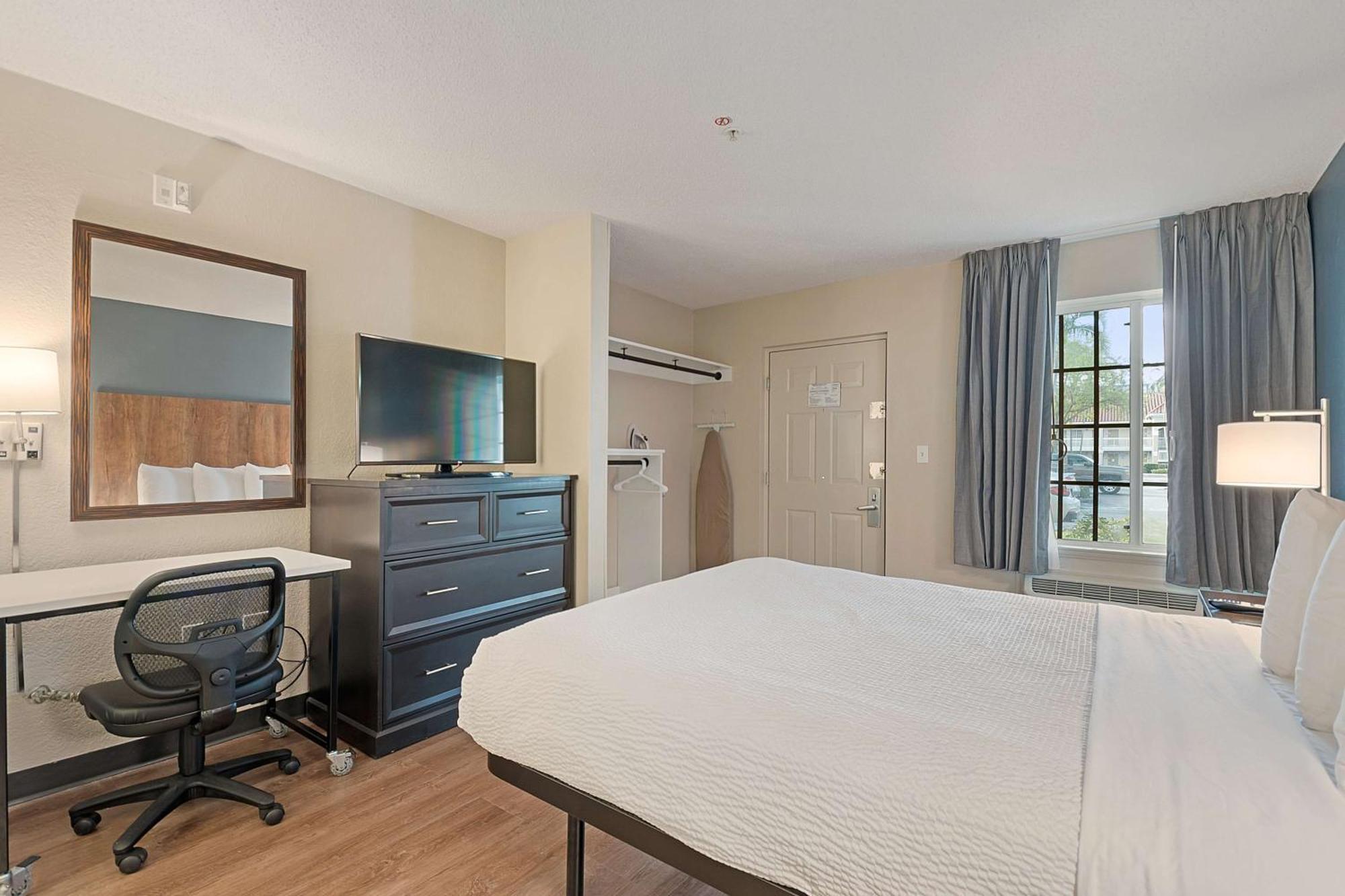 Extended Stay America Suites - Miami - Airport - Blue Lagoon Майами-Спрингс Экстерьер фото